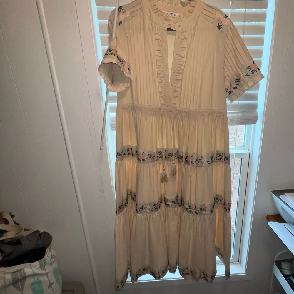 Ivy City Floral Cream Midi Dress - Picture 1 of 8
